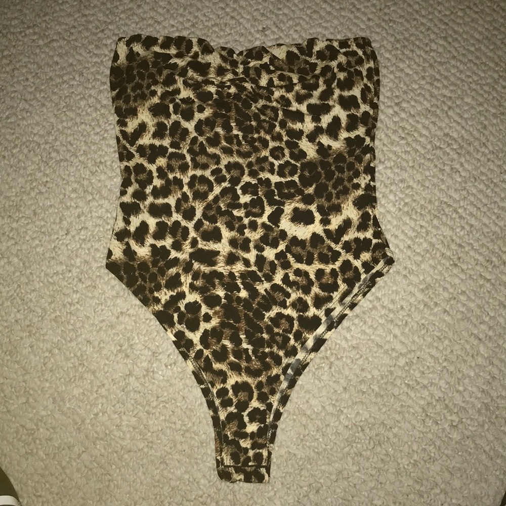 NWOT SHEIN Strapless Leopard Bodysuit